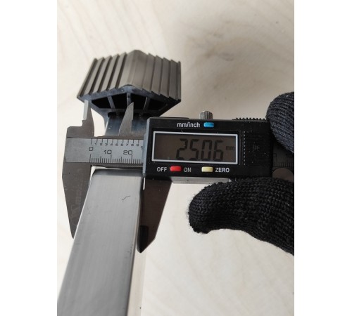 Упор поперечный 1200мм (резиновые насадки)